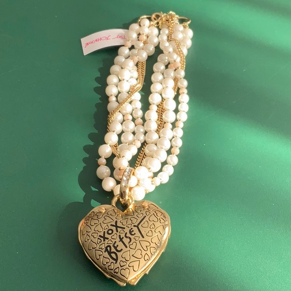 BETSEY JOHNSON Multi-Strand Pearl Necklace Wings Mirror Heart Compact Pendant - Picture 2 of 7